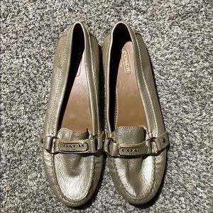 Coach gold loafers EUC size 6.5